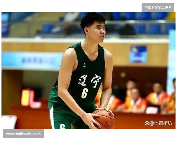 杨鸣与张峻豪黄秋实合影分享期待未来更强表现期待他们证明一切